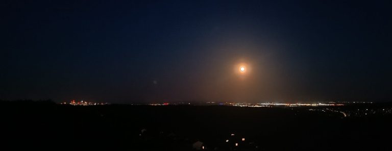 Ferienwohnung in Kelkheim mit Traumblick über Frankfurt und dem Flughafen